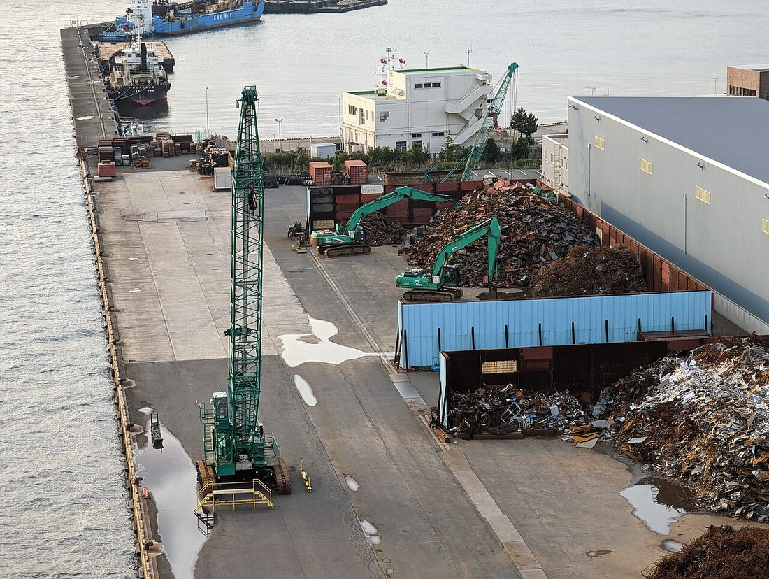 Scrap container being loaded by a material handler